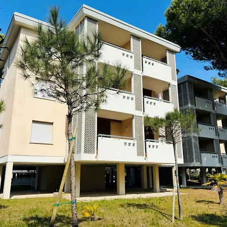 Flat With A Shared Garden Бибионе