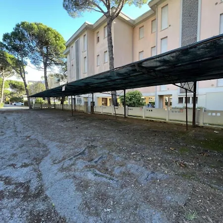 Flat With A Shared Garden Apartment