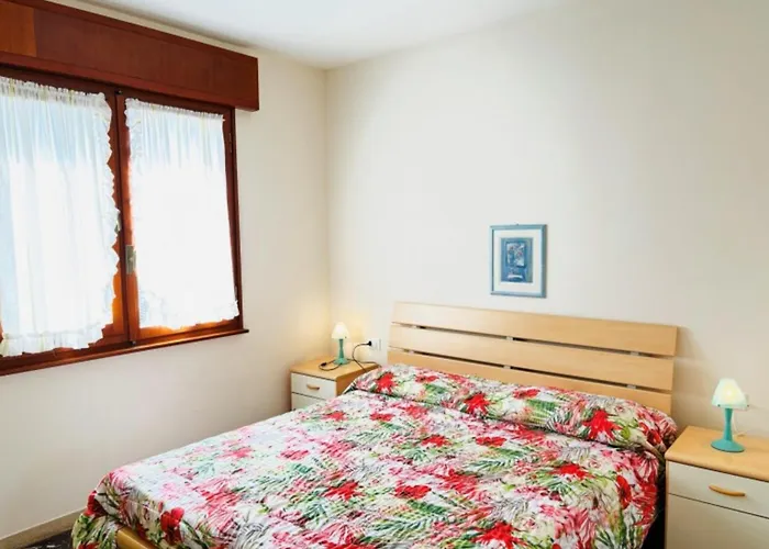 Flat With A Shared Garden * 比比翁